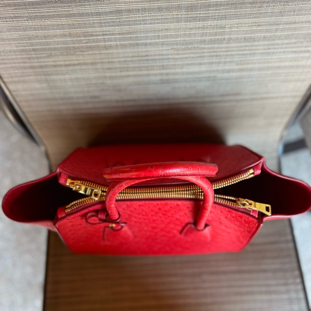 Prada GORGEOUS Ostrich leather coral  handbag , gold tone hardware - Picture 3 of 6